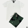 Conjunto esportivo masculino com camiseta branca e bermuda verde camuflada, moda fitness